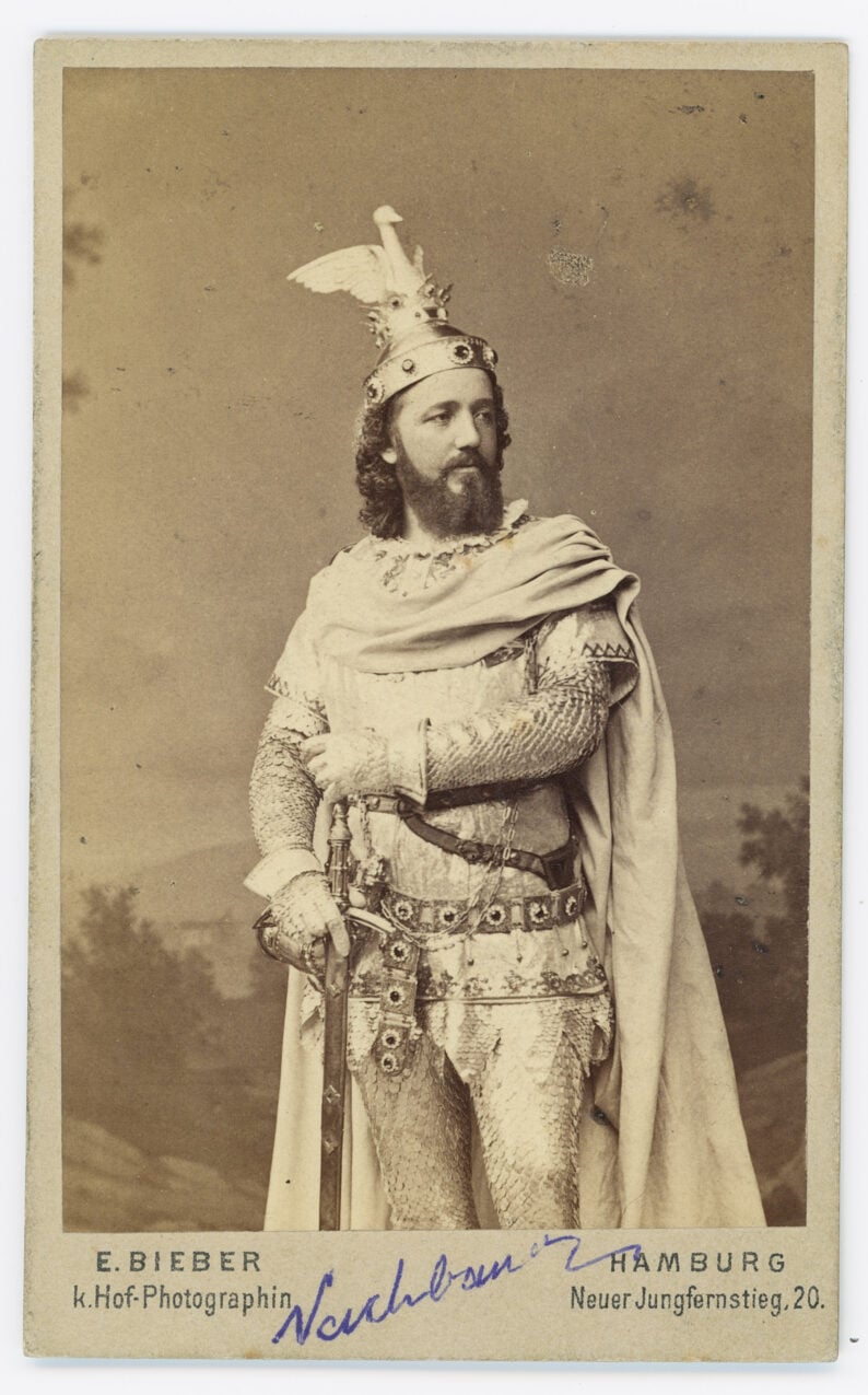 12_Franz Nachbaur als Lohengrin_1880_Rollenportrait von Bieber_Deutsches Theatermuseum